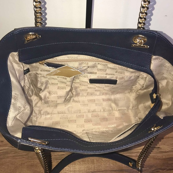 ❤️❤️SOLD❤️❤️Michael Kors Leather Saffiano Purse🥣 - Picture 6 of 8